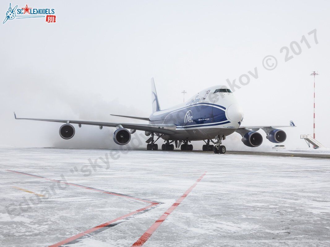 Boeing_747-400_VQ-BWW_1.jpg