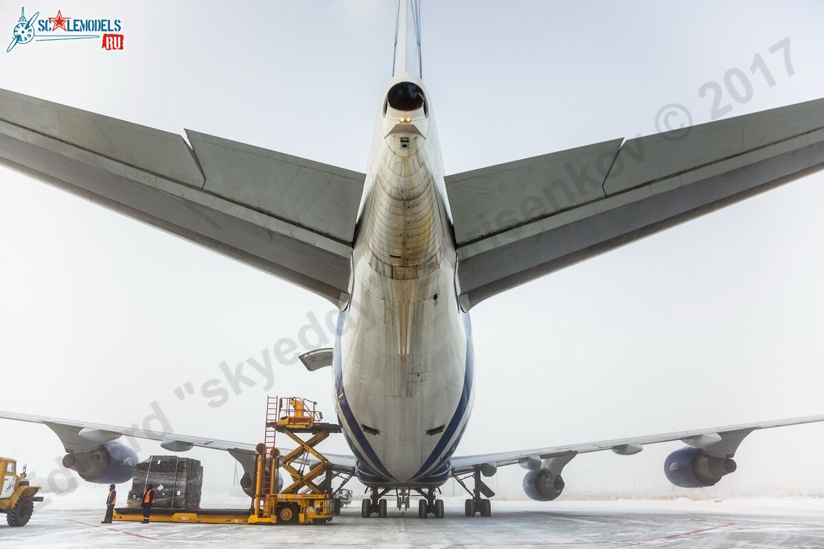 Boeing_747-400_VQ-BWW_62.jpg