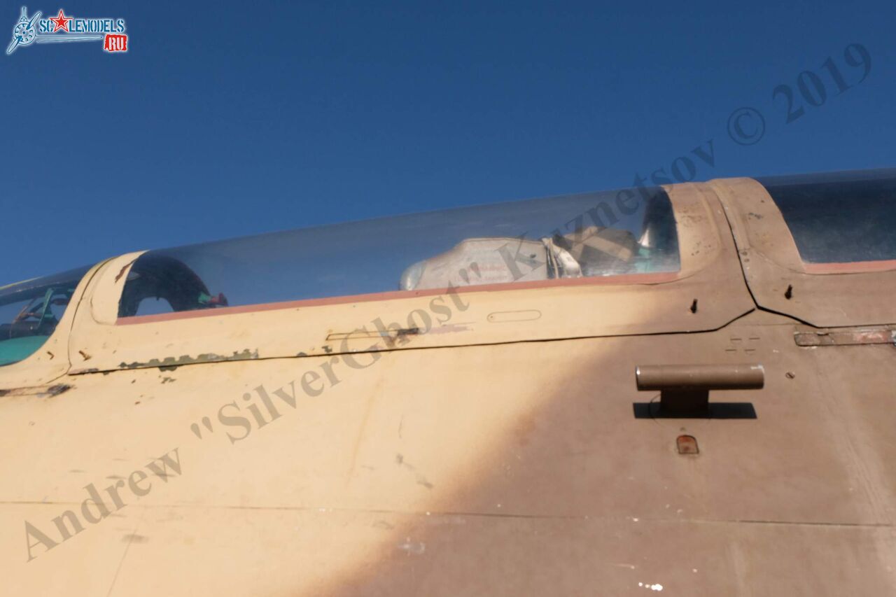 MiG-21UM_103.jpg