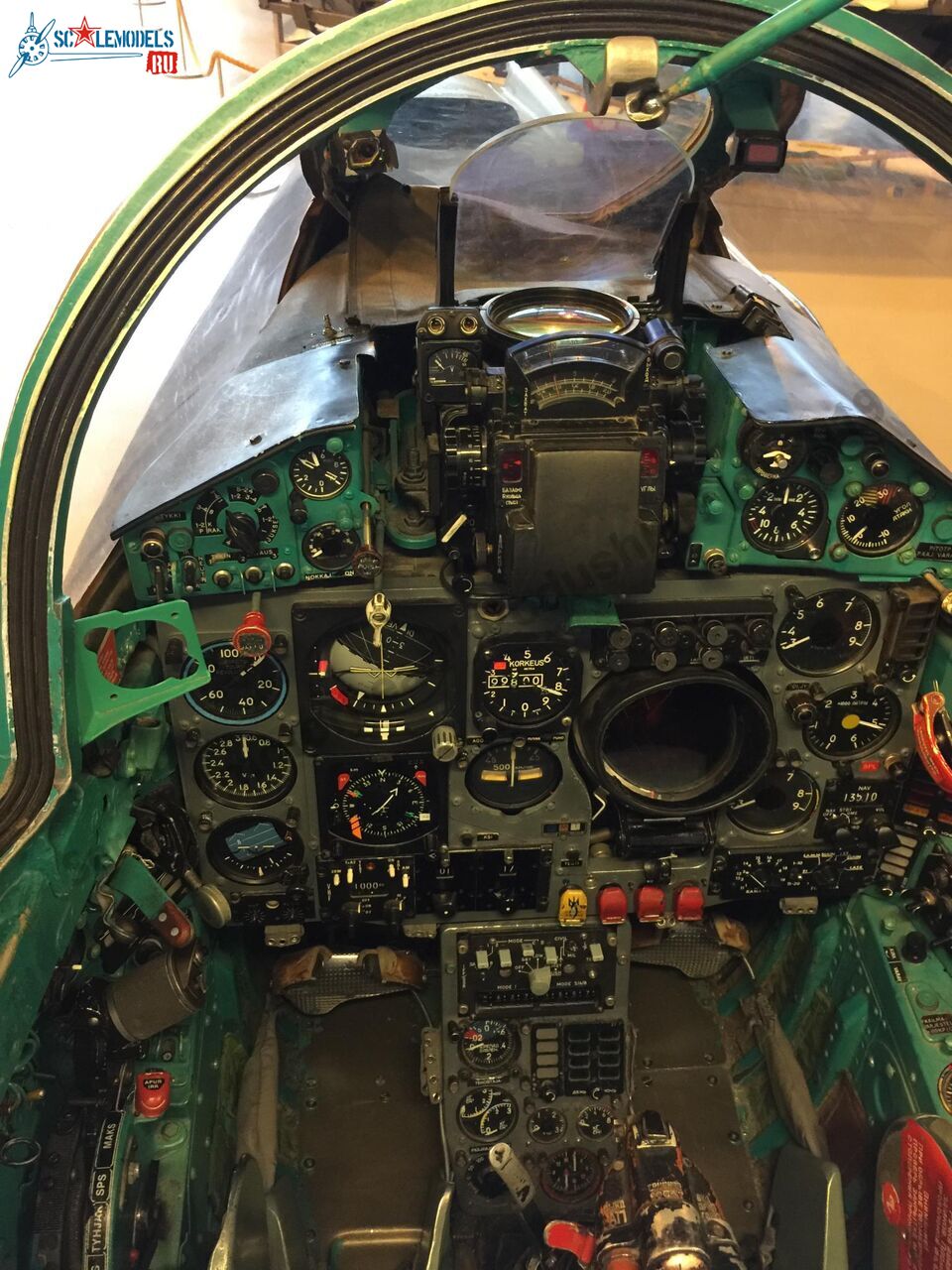 MiG-21bis_cockpit_0.jpg