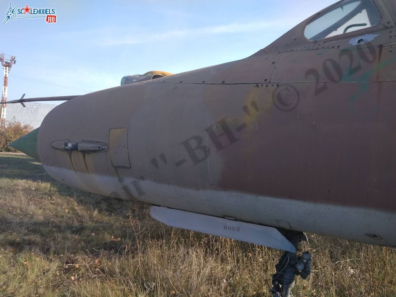 MiG-21SM_Lugansk_33.jpg