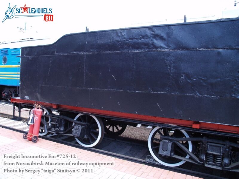 locomotive_Em-725_0002.jpg