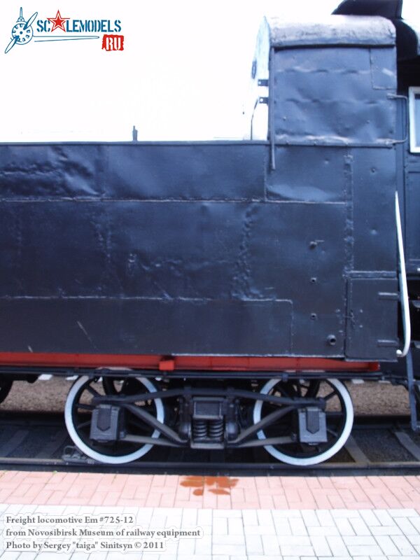 locomotive_Em-725_0003.jpg