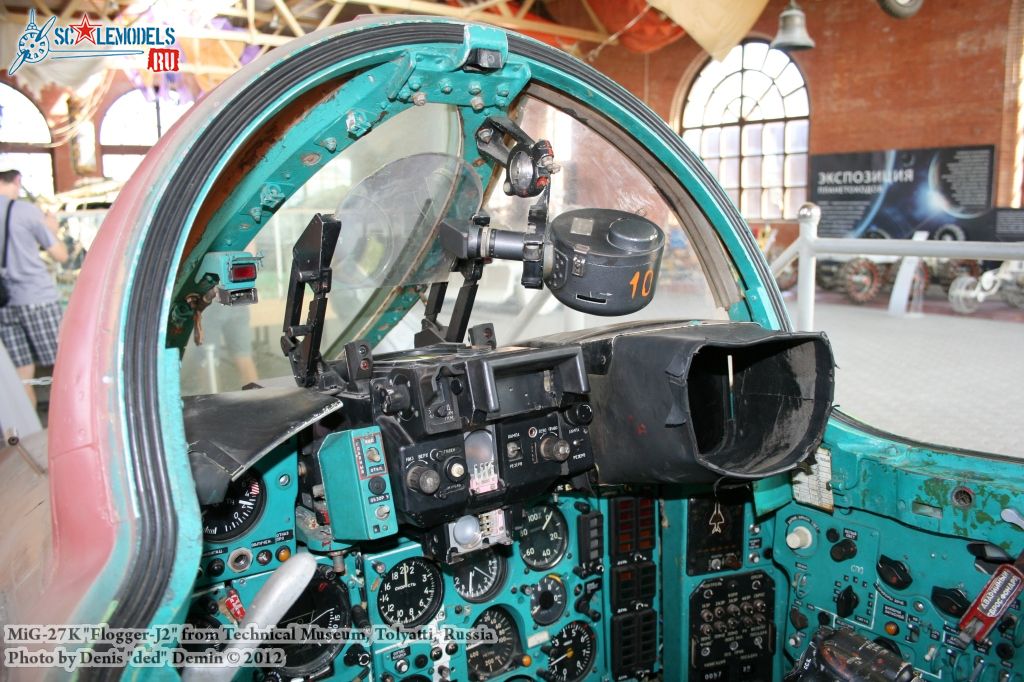 Su-25_cockpit_0000.jpg