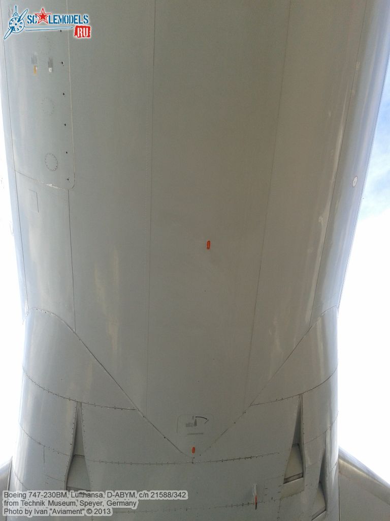 Boeing_747-230BM_0007.jpg