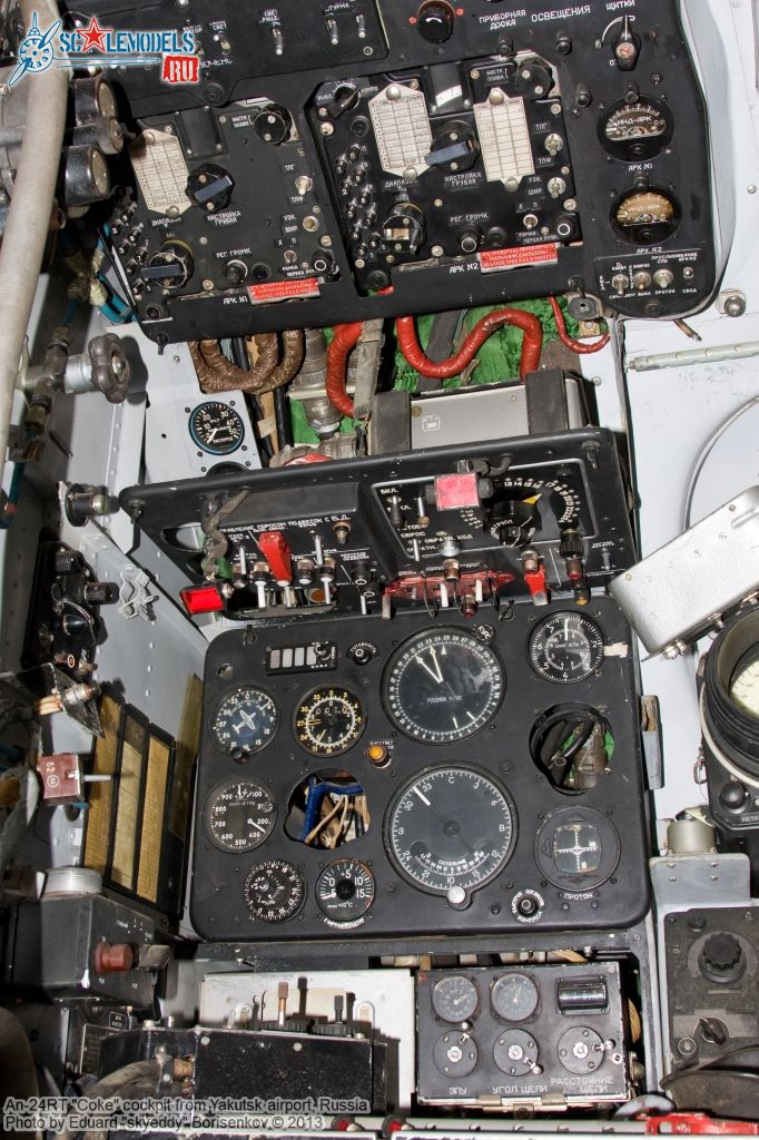 An-24RT_cockpit_0001.jpg