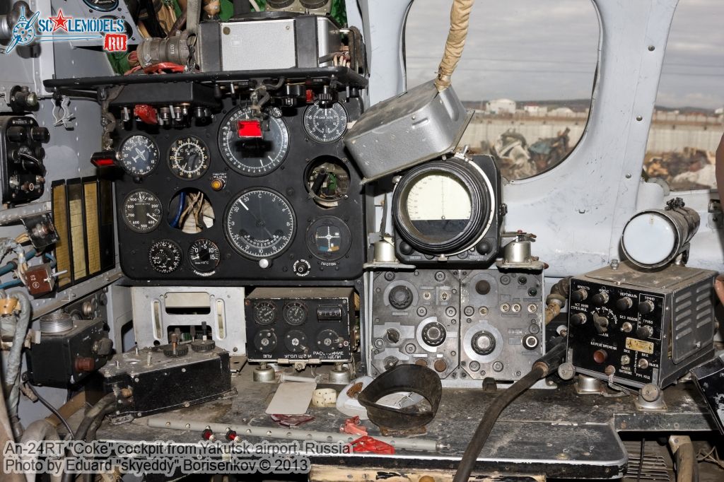 An-24RT_cockpit_0003.jpg
