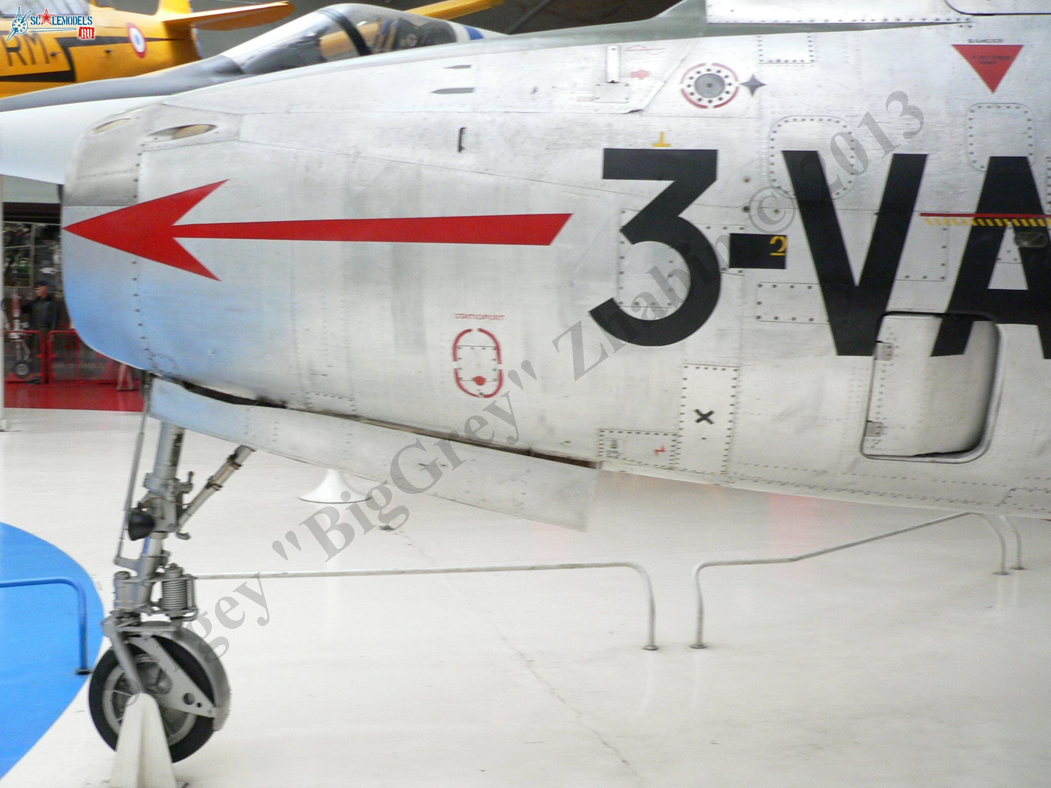 F-84F Thunderstreak_06.JPG