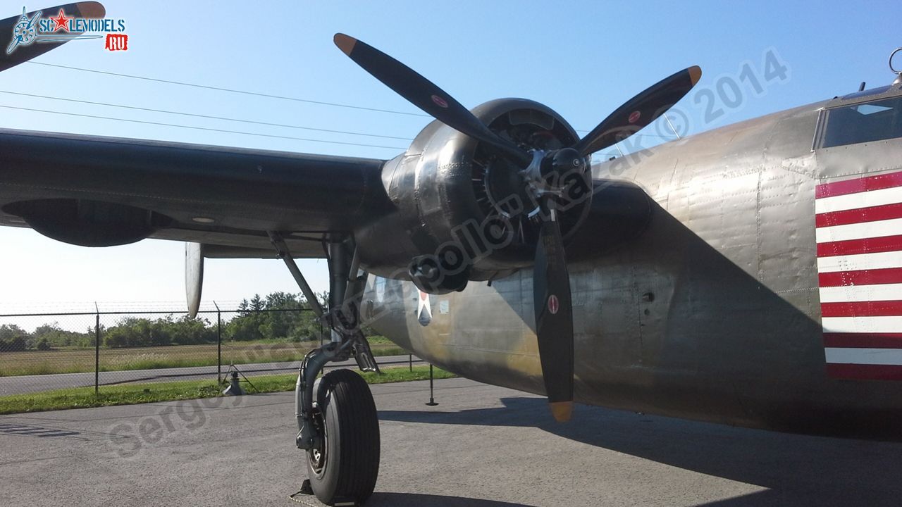 B-24_Liberator_0001.jpg