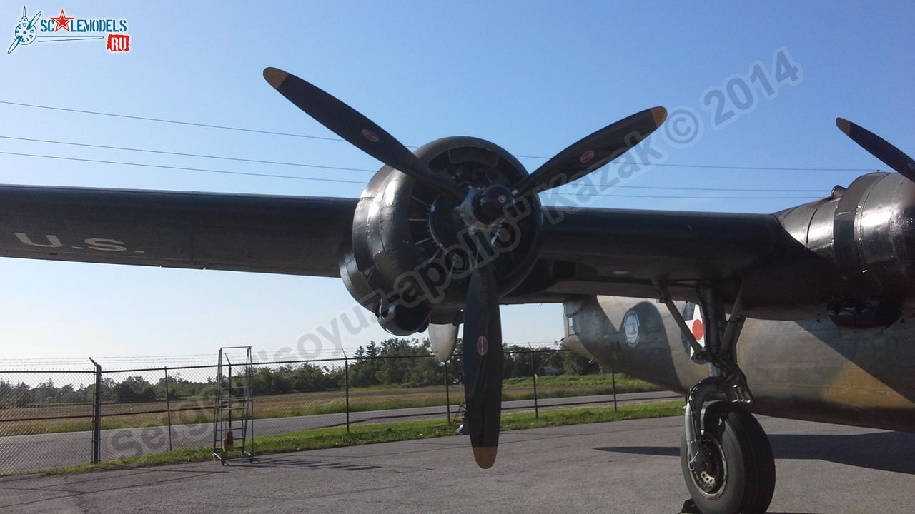 B-24_Liberator_0002.jpg
