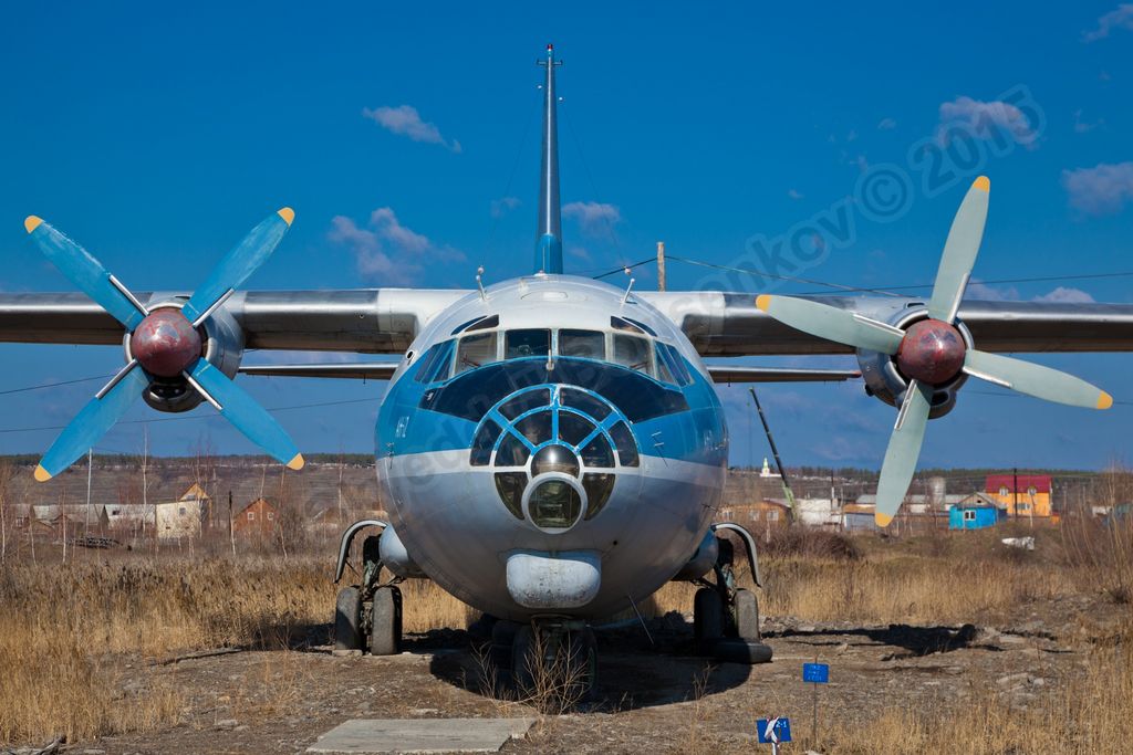 An-12B_RA-11892_0007.jpg