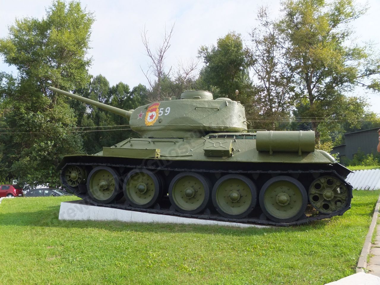 T-34-85_Dmitrov_0003.jpg