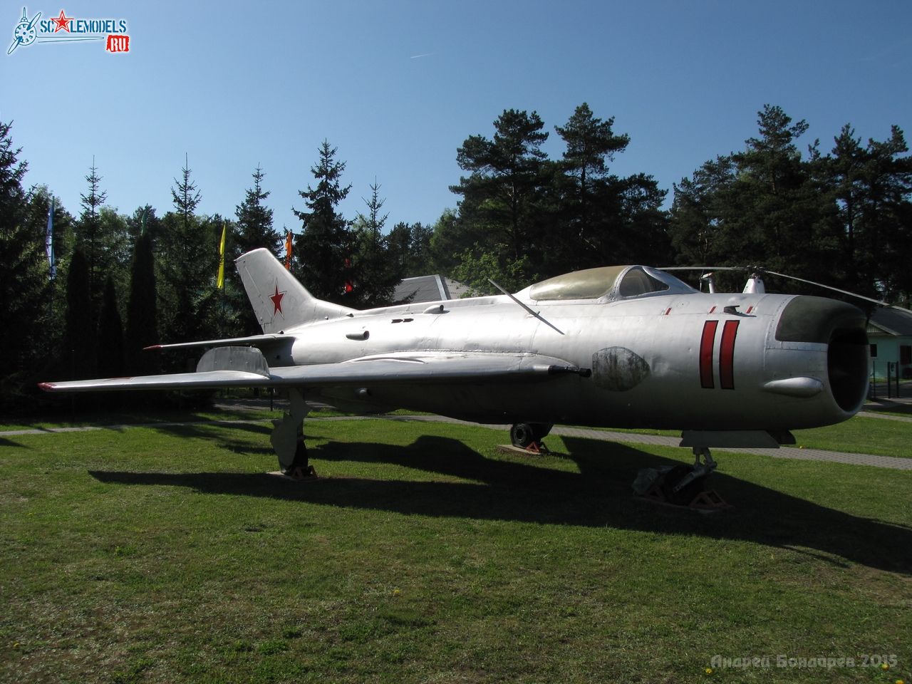 0002_MiG-19P.JPG