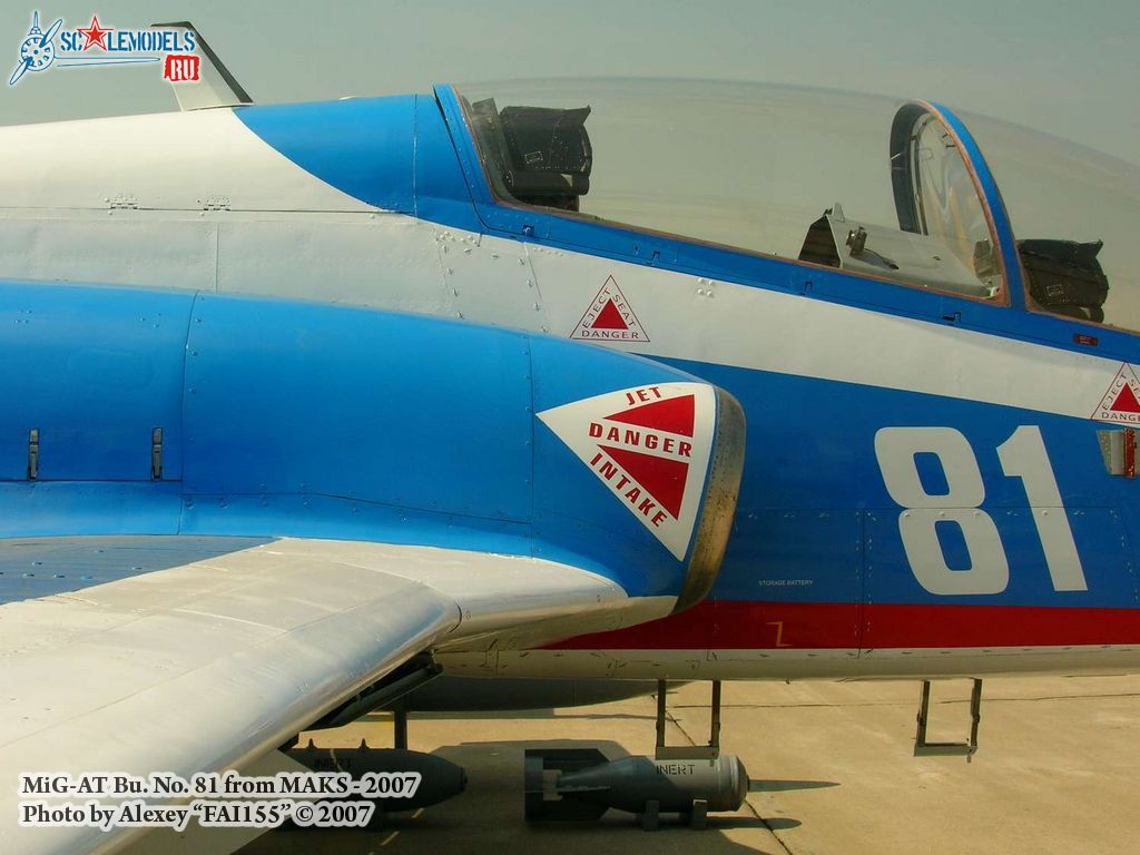 MiG-AT_81_3.jpg