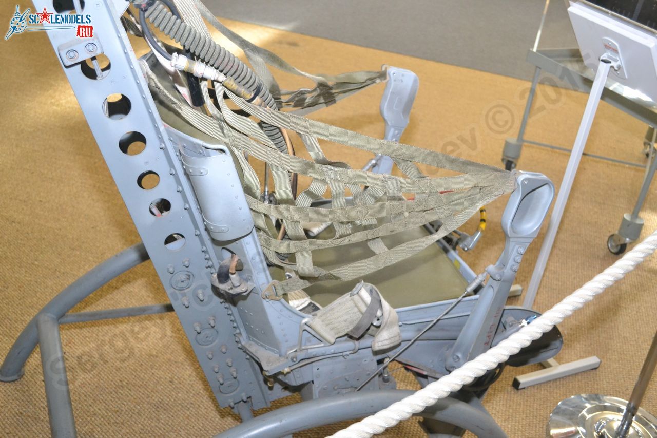F-104G_Ejection_seat_0006.jpg