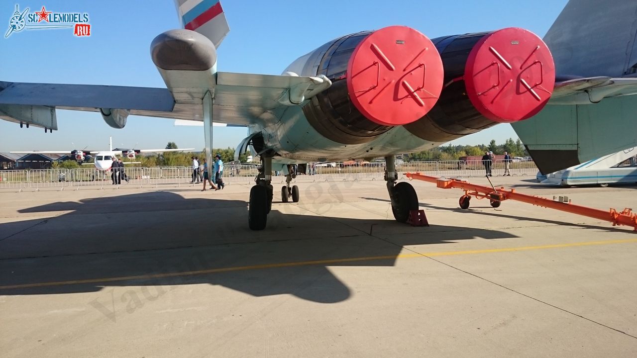 MiG_1.44_wheel_bays_13.jpg