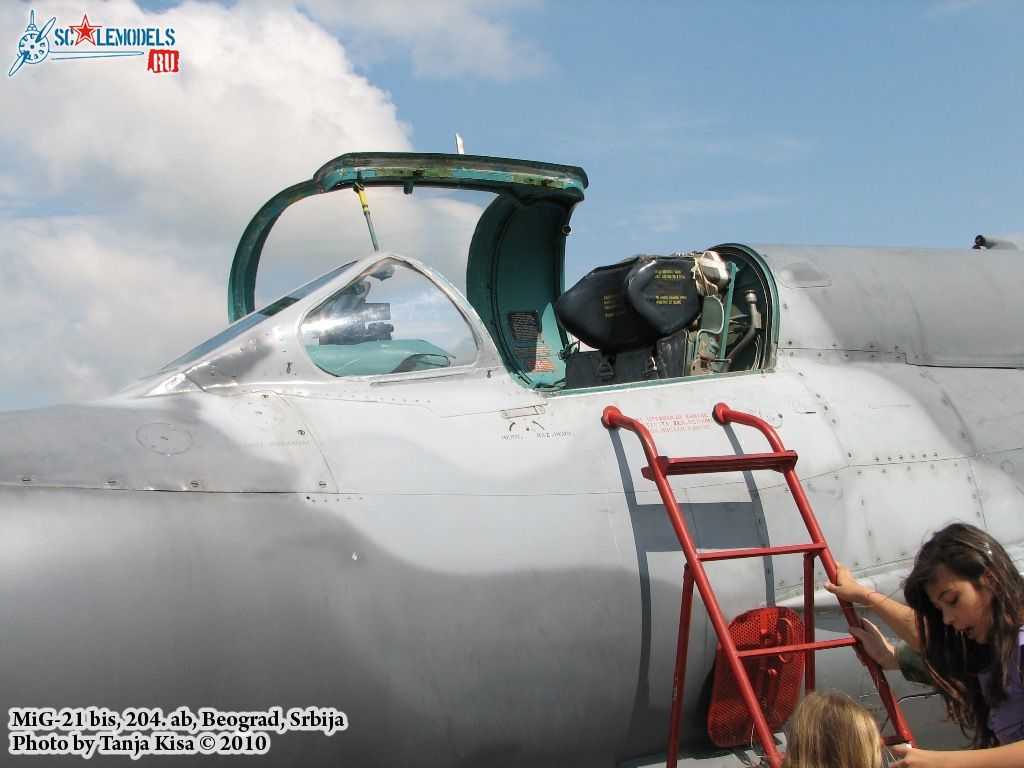 MiG-21bis_35.jpg