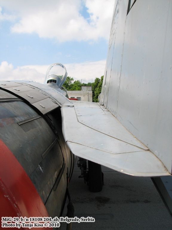 MiG-29 VVS Serbii 44.jpg
