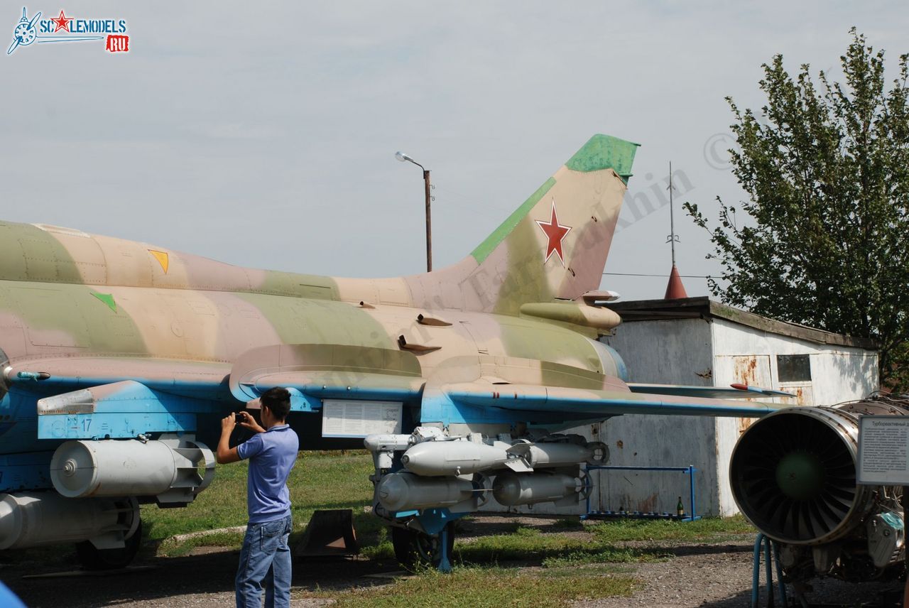 Su-17M3_Taganrog_3.jpg