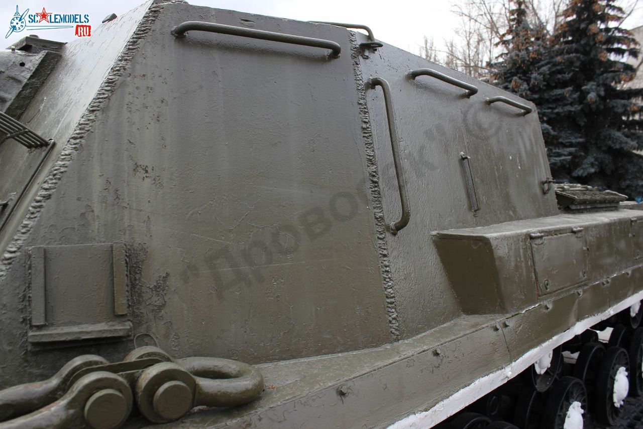 ISU-152_Kurchatov_16.jpg