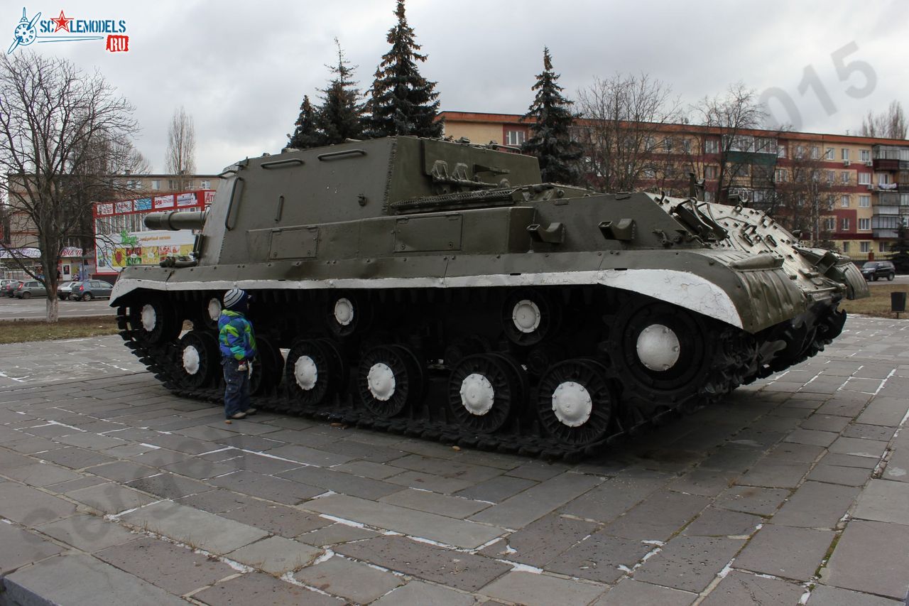 ISU-152_Kurchatov_6.jpg