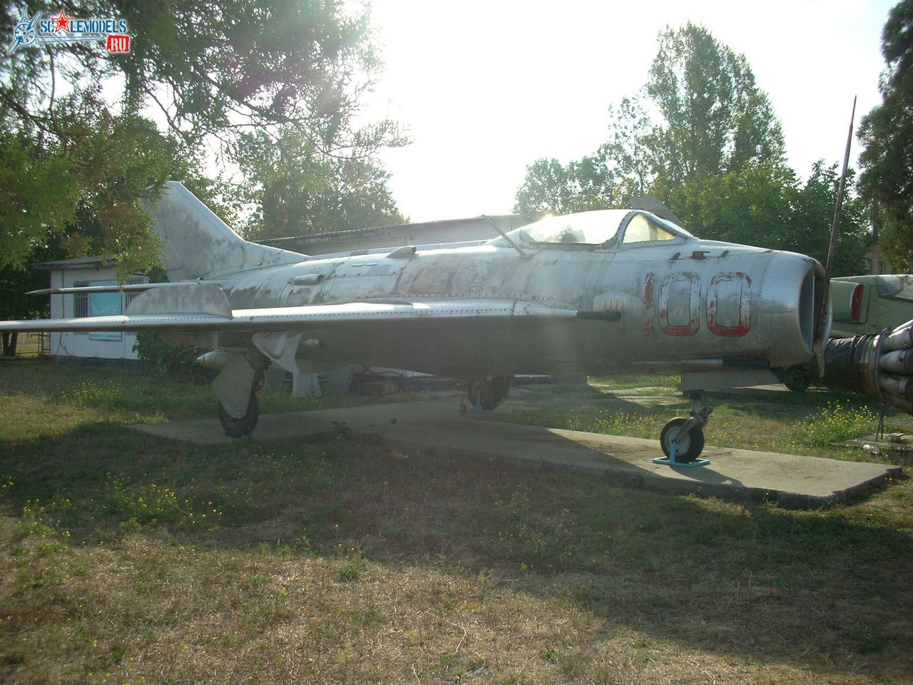MiG-19S_Taganrog_0.jpg