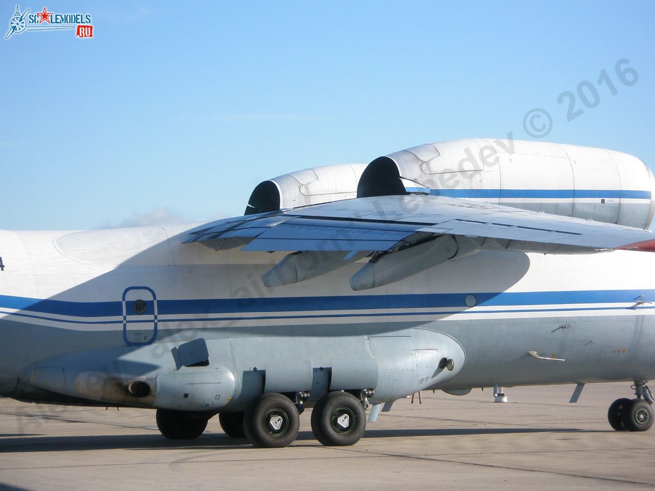 An-72_RA-72964_94.jpg
