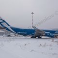 Boeing 747-4HAERF авиакомпании Air Bridge Cargo, VP-BIM, аэропорт Якутска, Россия