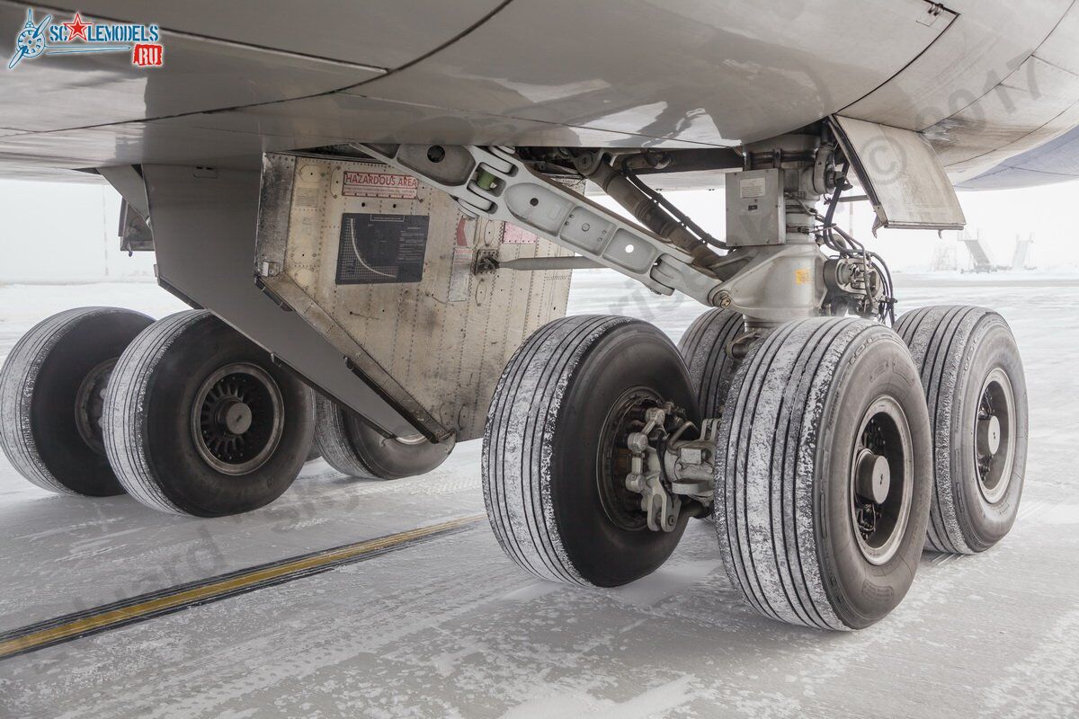 Boeing_747-400_VQ-BWW_12.jpg