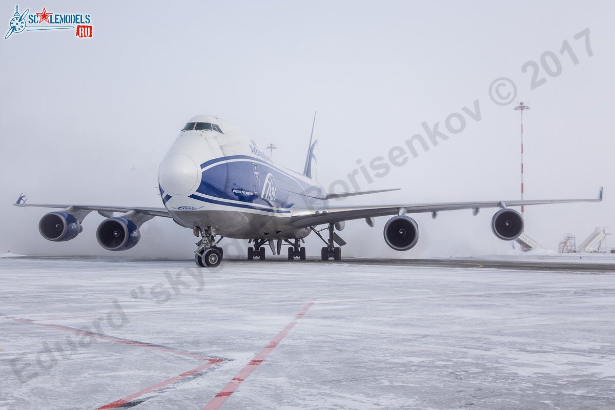 Boeing_747-400_VQ-BWW_2.jpg