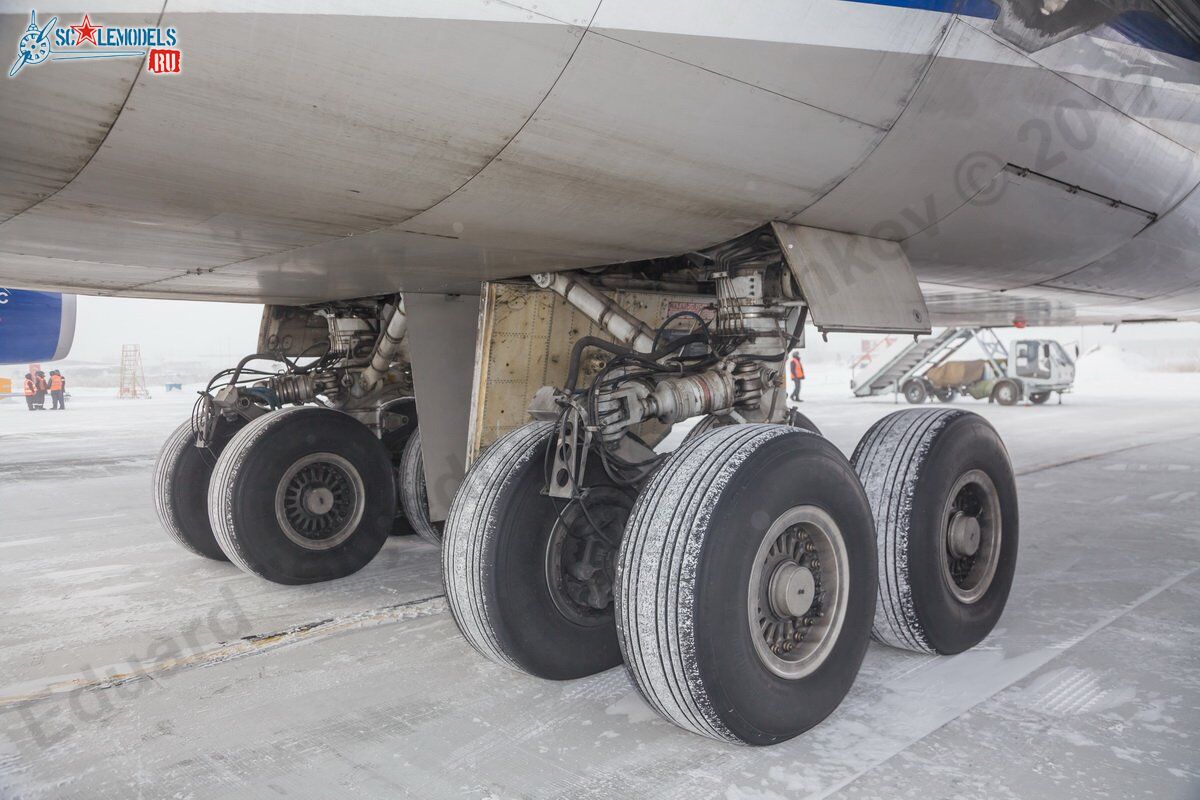 Boeing_747-400_VQ-BWW_21.jpg