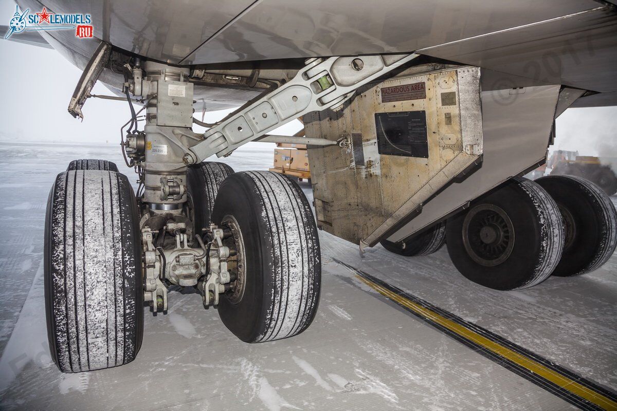 Boeing_747-400_VQ-BWW_31.jpg