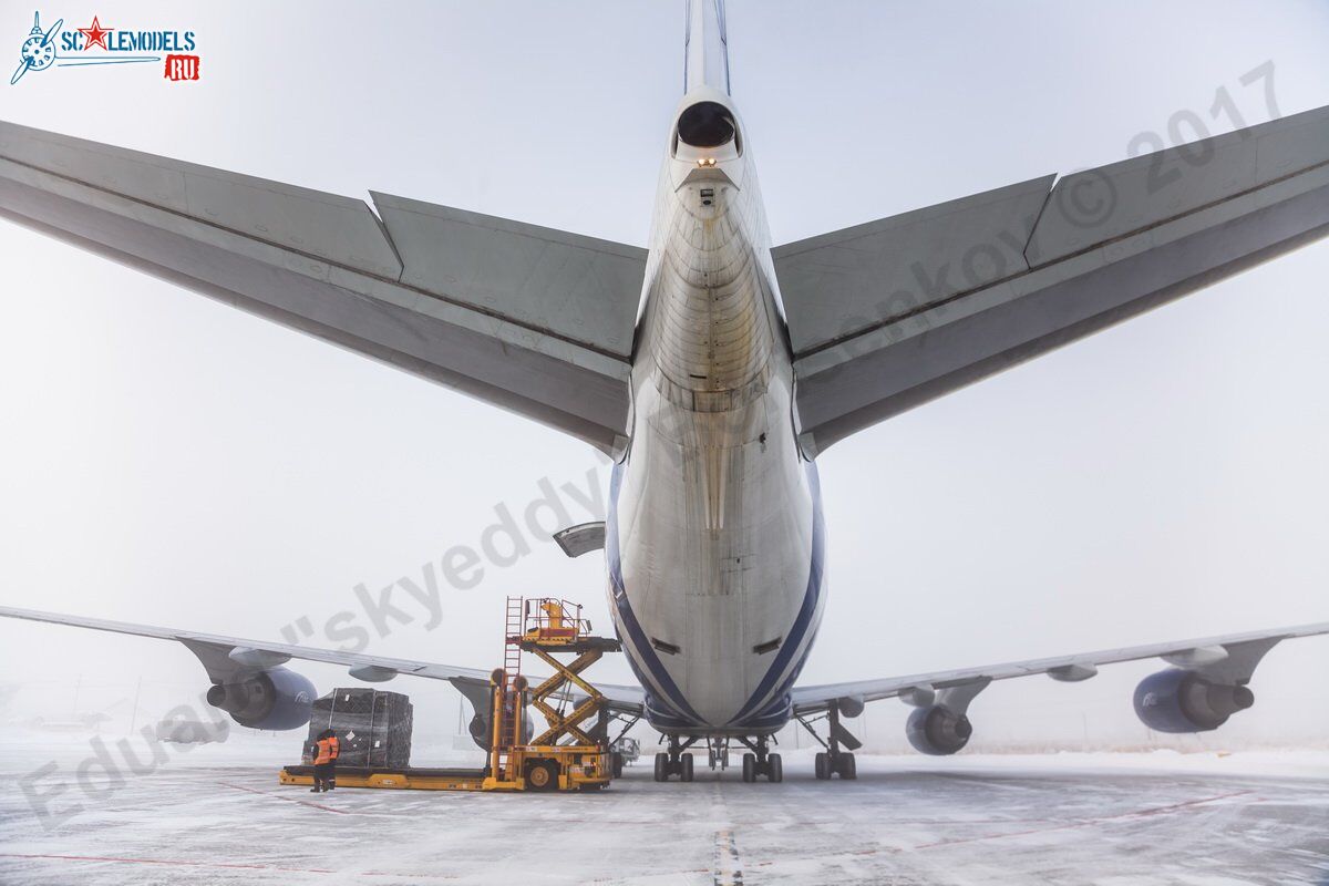 Boeing_747-400_VQ-BWW_61.jpg