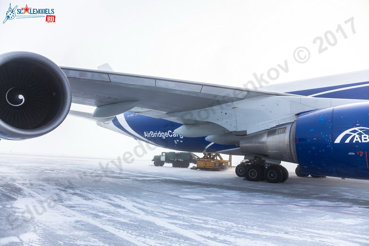 Boeing_747-400_VQ-BWW_76.jpg