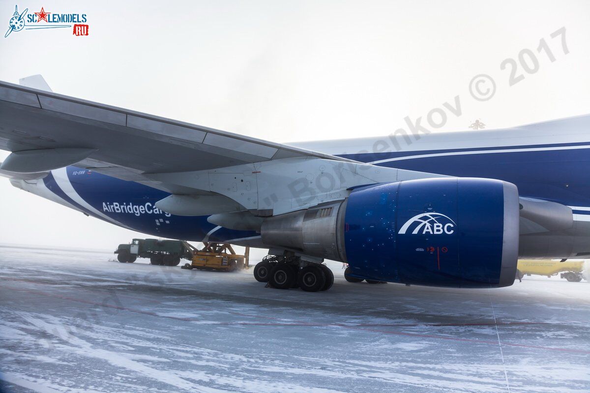 Boeing_747-400_VQ-BWW_77.jpg