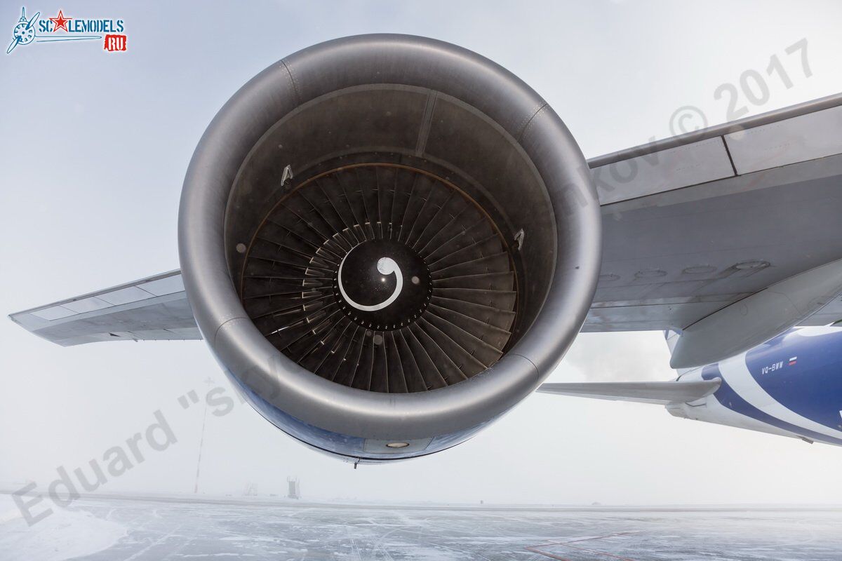 Boeing_747-400_VQ-BWW_85.jpg