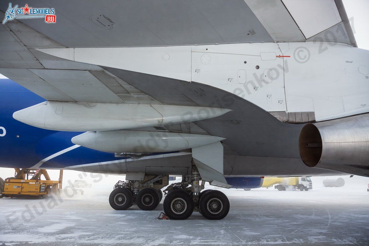 Boeing_747-400_VQ-BWW_86.jpg