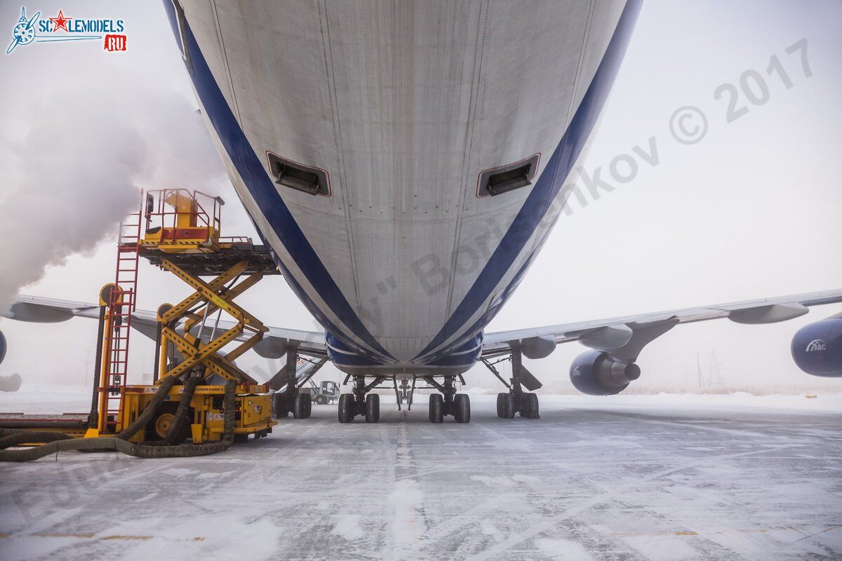 Boeing_747-400_VQ-BWW_89.jpg