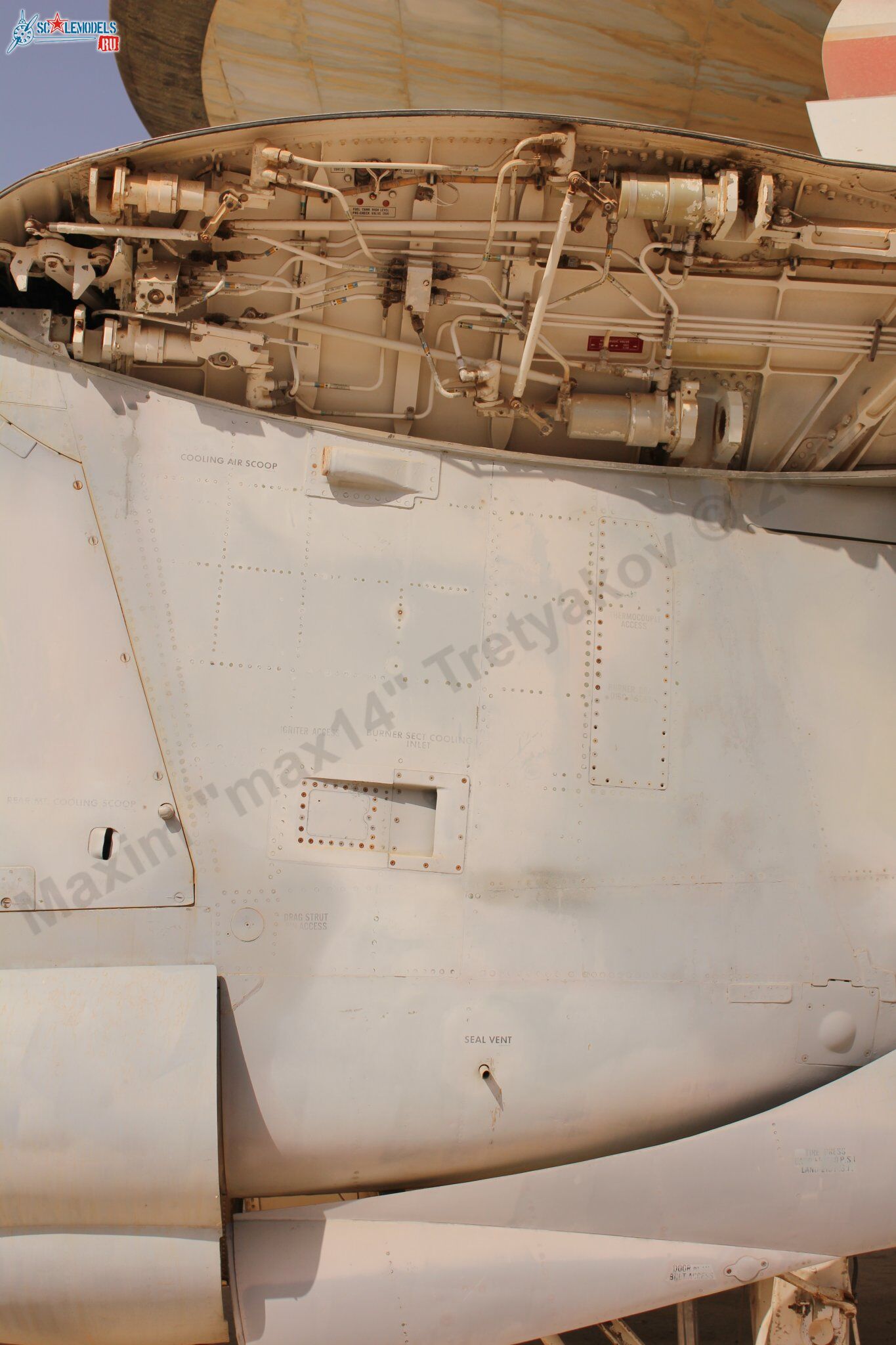 E-2C_Hawkeye_32.jpg