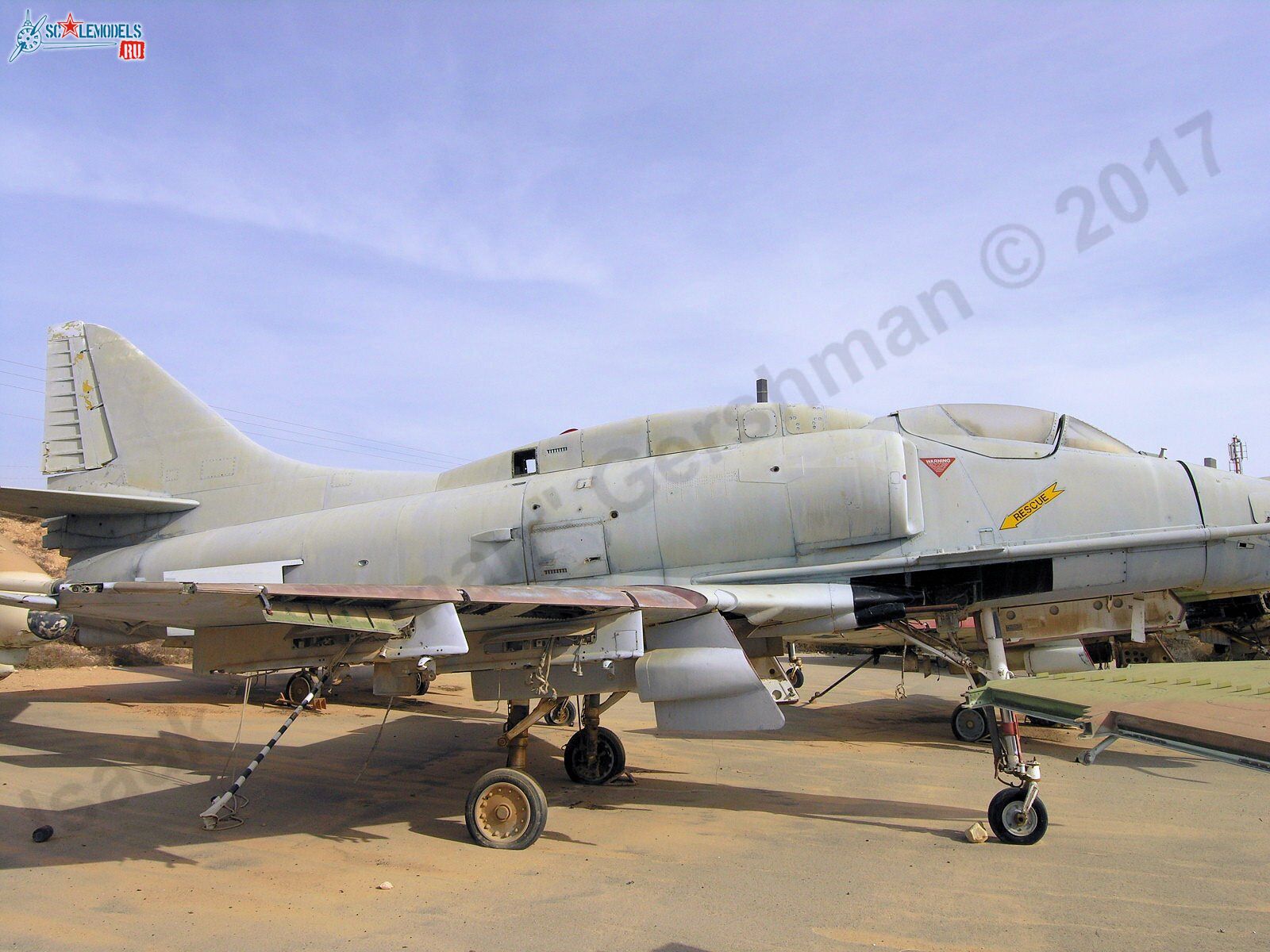 A-4F_Skyhawk_10.jpg