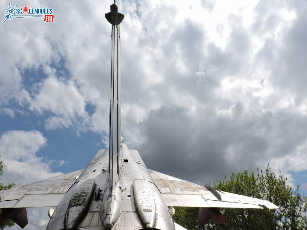 su-15_back_06