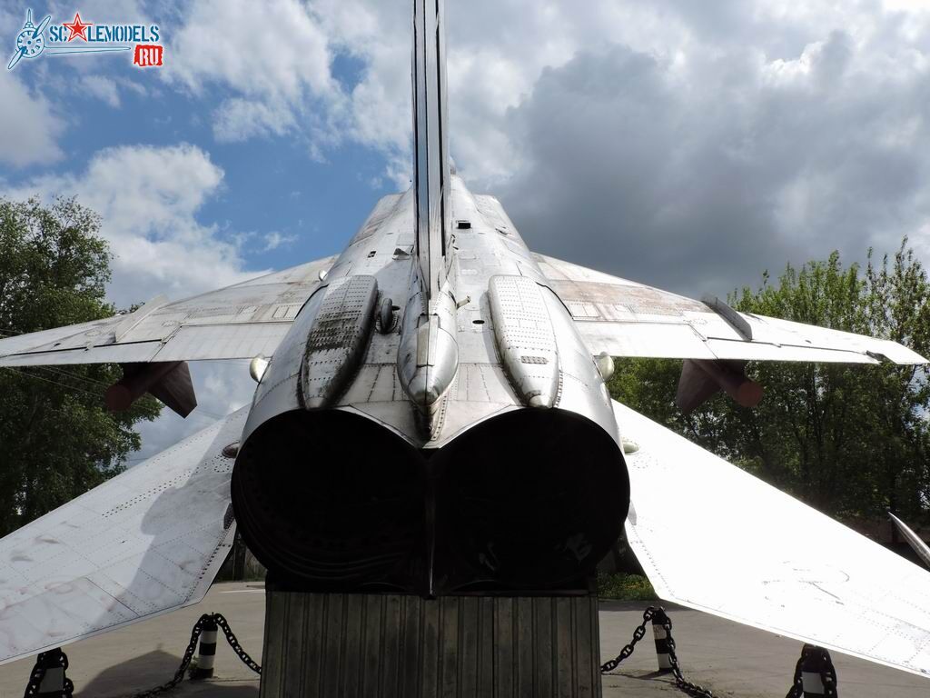 su-15_back_07