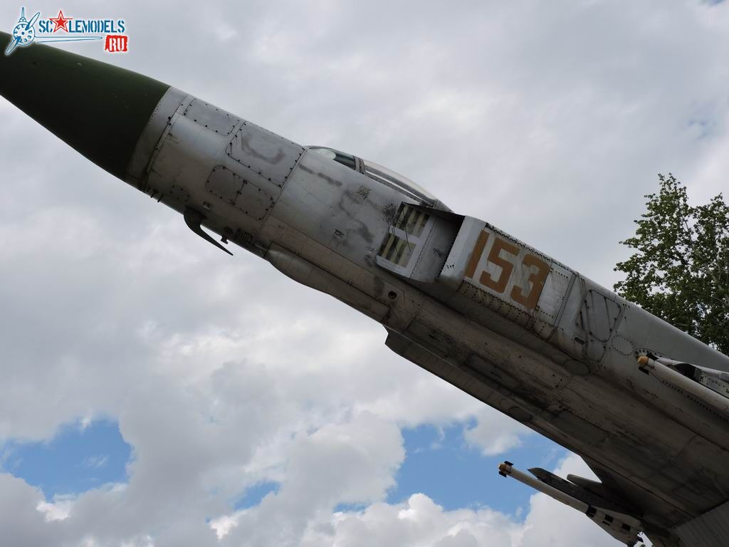 su-15_left_02