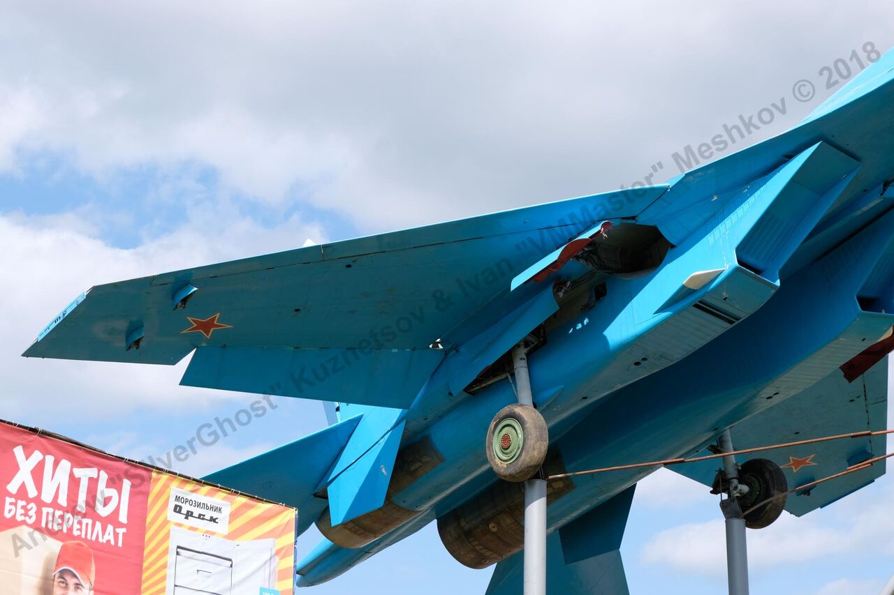 Su-27_Bologoe_29.jpg