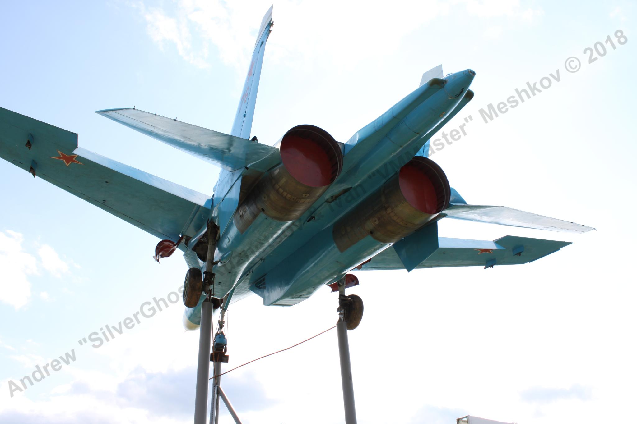 Su-27_Bologoe_413.jpg