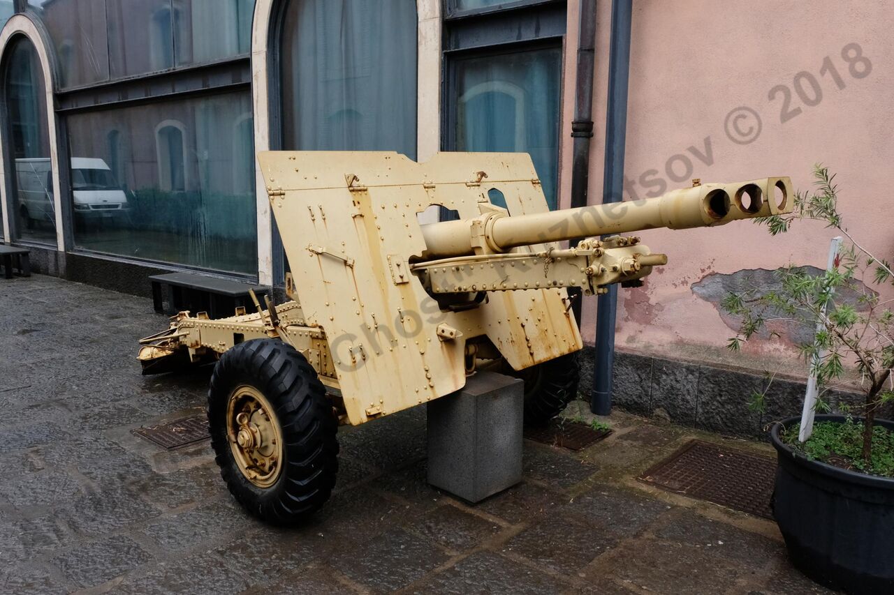 Ordinance_QF_25-pounder_Catania_0.jpg