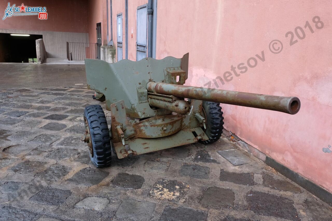 Ordinance_QF_6-pounder_Catania_1.jpg