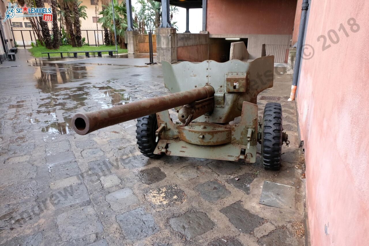 Ordinance_QF_6-pounder_Catania_10.jpg