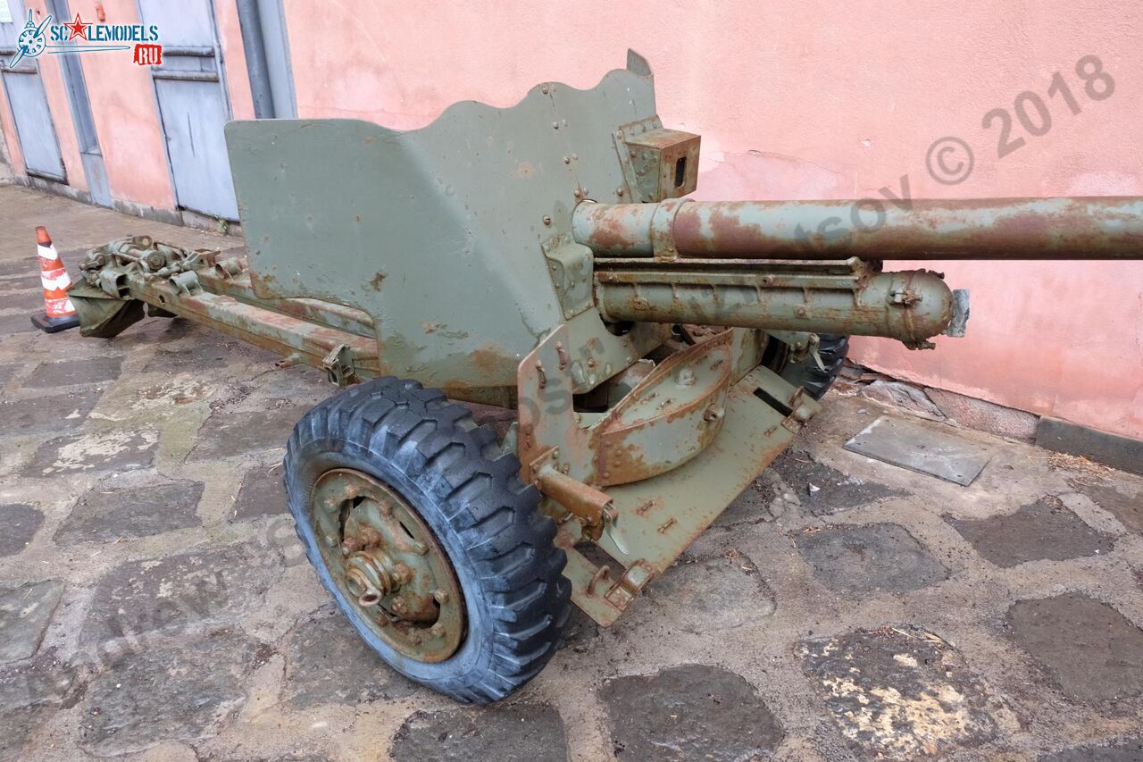 Ordinance_QF_6-pounder_Catania_17.jpg