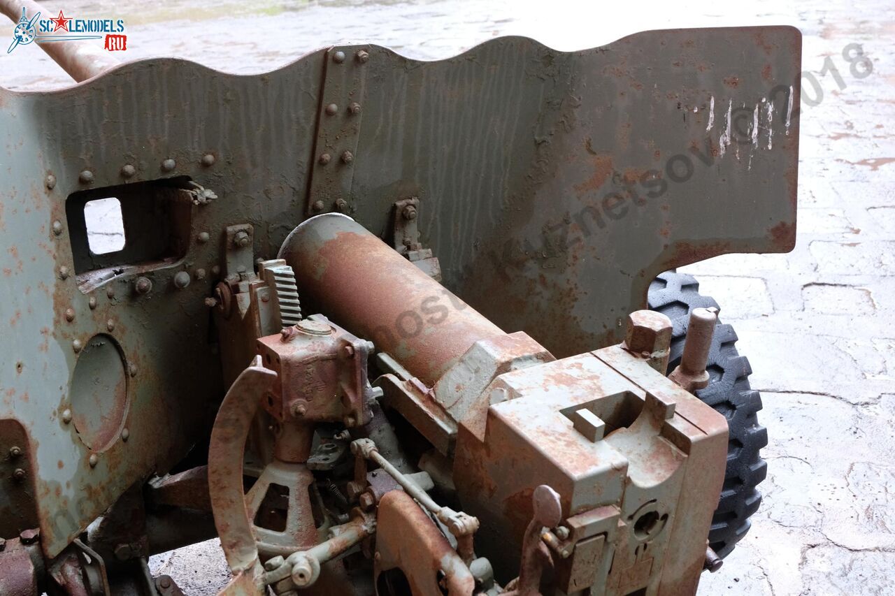 Ordinance_QF_6-pounder_Catania_41.jpg